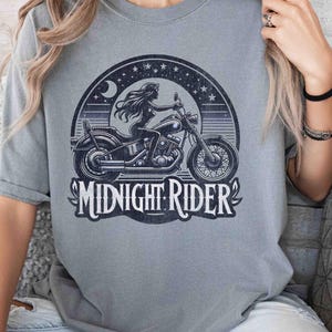 Midnight Rider Biker-tröja • Comfort Colors® Vintage motorcykeltröja för kvinnor • Western Graphic-tröja