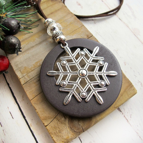 Large Snowflake Statement Necklace-Long Holiday Necklace-Cottage Core Christmas Necklace-Christmas Costume Jewelry-Nature Pendant Necklace