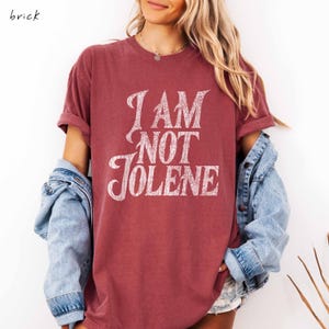 Maglietta I Am Not Jolene Comfort Colors® • Top Country Music • Outfit da cowgirl Brick Tee