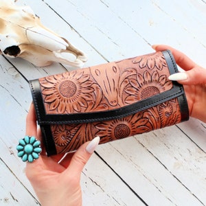 JESSIE 2 - Cartera de cuero con repujado estilo western para mujer - Cartera de cuero western - Cartera grande de cuero genuino - Cartera vaquera de regalo - Cartera con calavera de vaca