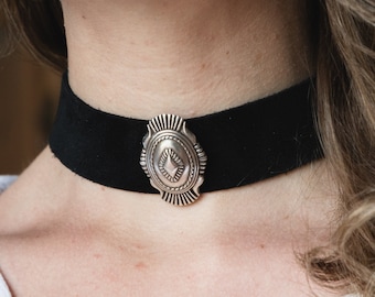 Collier Mammaire Western En Cuir Avec Conchos Argentés - Aledosaddlery