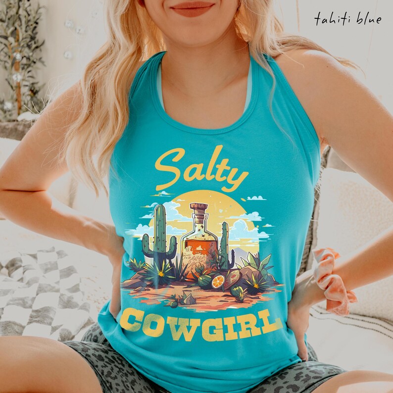 Salziges Cowgirl-Shirt, Western-Grafik-T-Shirt, Wüsten-Tequila, Cowgirl-Oberteil, Comfort Colors® TAHITI BLUE TANK