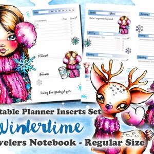 Könnte beinhalten: Druckbare Planer-Einlagen-Set mit Winterthema. Das Set enthält eine Seite mit einem Mädchen, das einen rosa Hut und Schal trägt, eine Seite mit einem Reh, das einen rosa Schal trägt, und eine Seite mit einem Schneemann, der einen rosa Hut und Schal trägt. Die Seiten sind für die Verwendung in einem Reisetagebuch konzipiert.