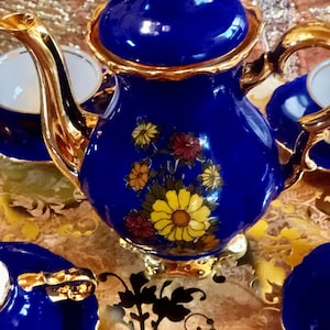 BAVARIA TEA SET  Cobalt Blue w/ 22 k gold  accent  Tea Pot painted with Sunflowers   4 demitasse cups with saucers