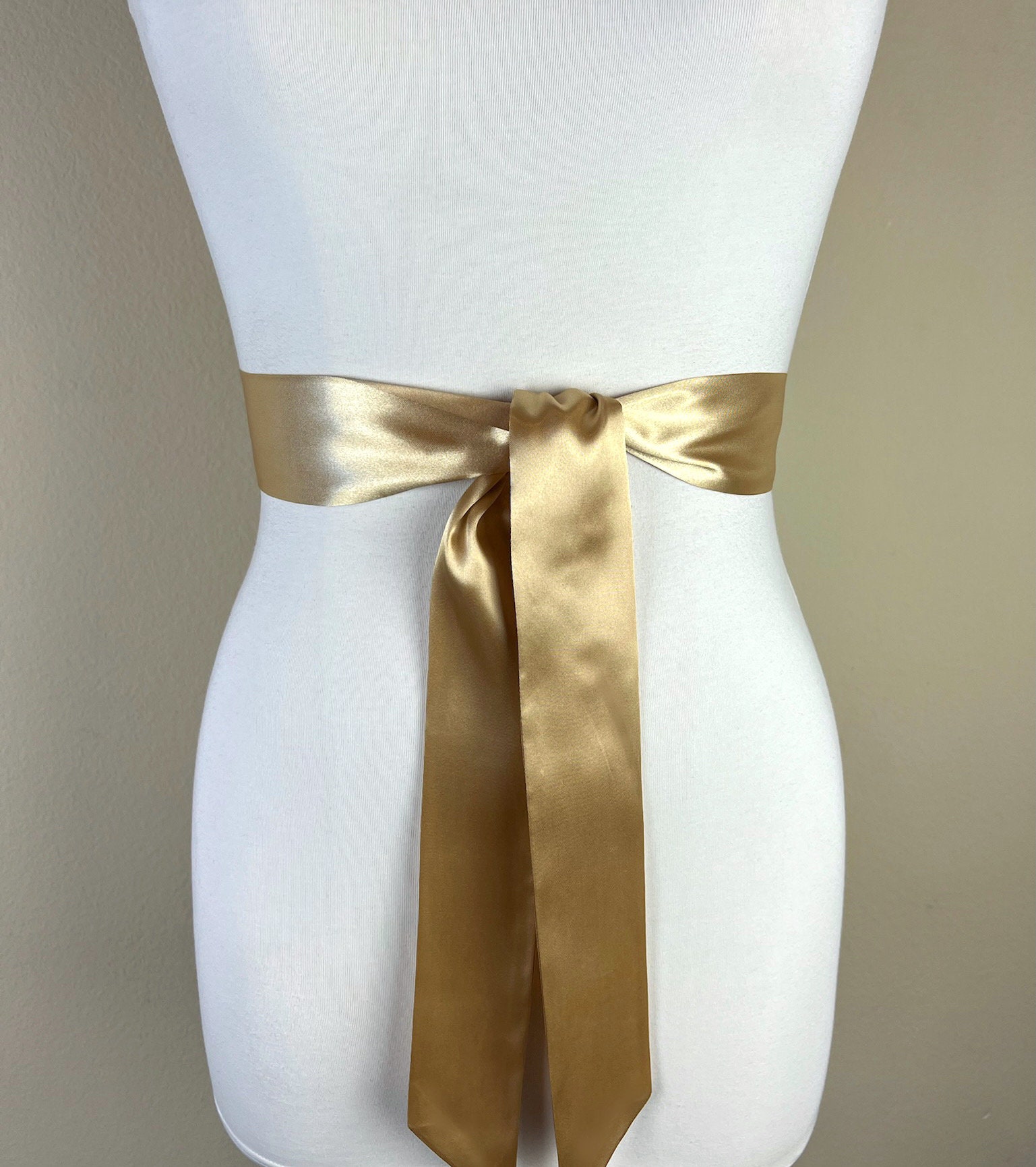 Gold sash 2025 for bridesmaid dress