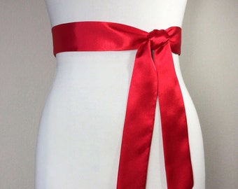 Étroite ceinture rouge, ceinture en satin rouge, ceinture pour demoiselle d'honneur, robe de mariée rouge, ceinture de mariée, ceinture en satin rouge vif, robe rouge élégante en satin