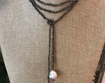 Collar de pirita y perla Lariat - Regalo de aniversario para esposa - Collar llamativo - Collar único - Collar para la madre de la novia