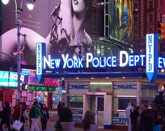 DSCF8193 Fotografía artística. Times Square, Nueva York, con Lady Gaga. Imagen descargable. Formato cuadrado.