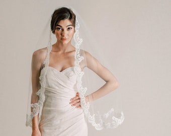 Harper Veil - Fingertip Length Lace Veil, Short Lace Wedding Veil, Bridal Veil with Floral Lace Trim, Lace Bridal Veil, 3045