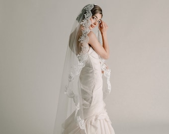 Bella Veil - Mantilla Veil with Lace Edge, Cascading Wedding Veil, Bridal Veil, Lace Veil, Romantic Wedding Style, 3004