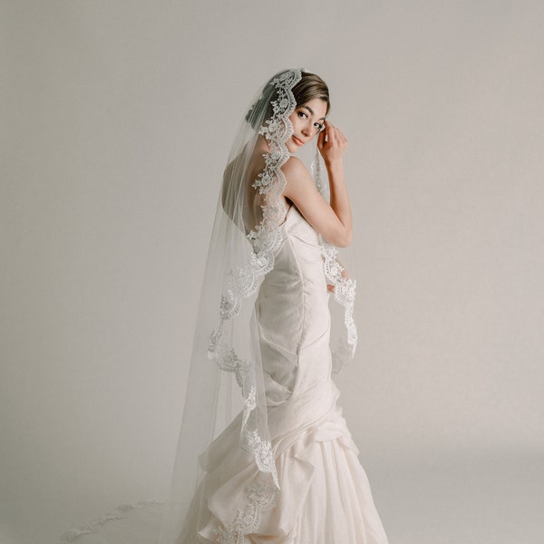 Bella Veil - Mantilla Veil with Lace Edge, Cascading Wedding Veil, Bridal Veil, Lace Veil, Romantic Wedding Style, 3004