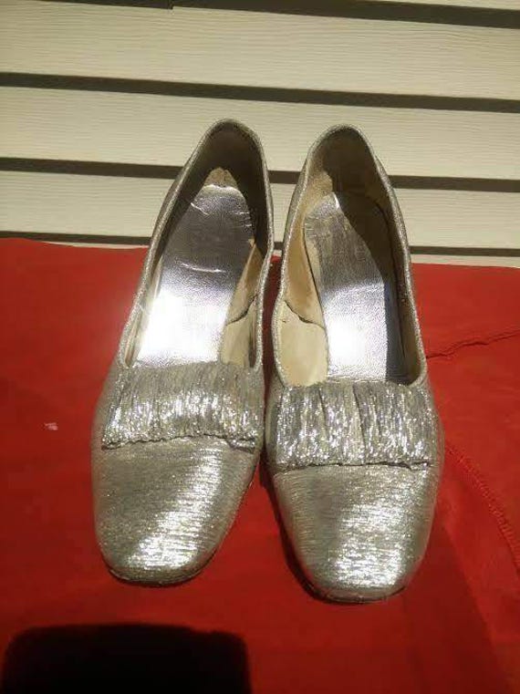 1950's kitten heel shoes