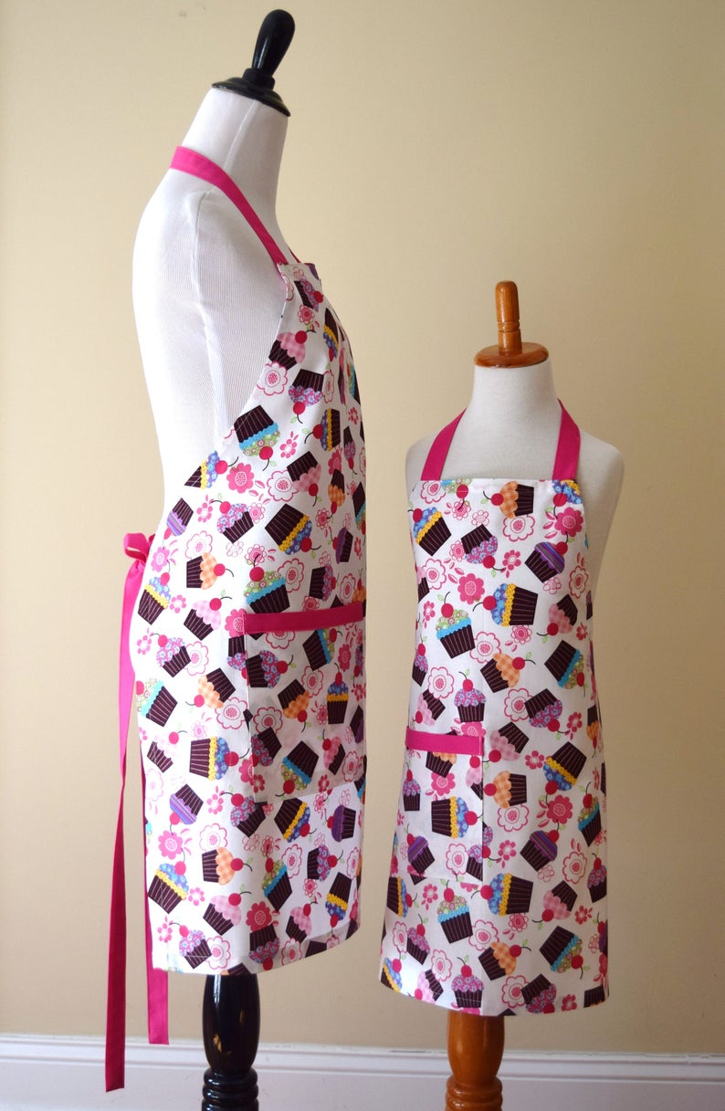 DONUT MOMMY & ME APRON SET main image 1