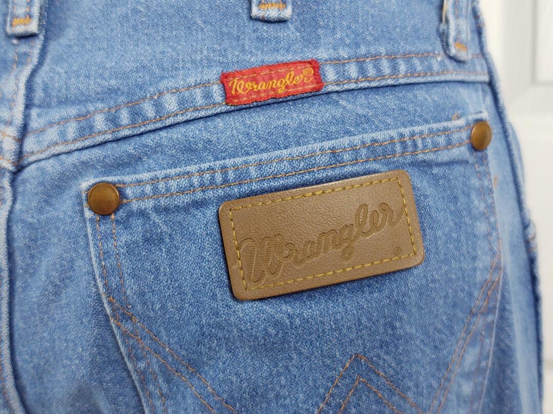 Medium Wash Wrangler Red 