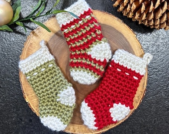 Not-so-Mini Christmas Stocking Crochet Pattern | Quick Crochet Holiday Decor in Super Chunky Yarn