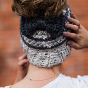 Messy Bun Hat CROCHET PATTERN Bun Hat with Bow Pattern Ponytail Hat Crochet Pattern Striped Bun Beanie Pattern image 5