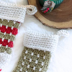 Chunky crochet Christmas stocking made with super bulky yarn for a cozy farmhouse holiday look. Features thick textured stitches and a wide hanging loop for easy display on mantels or stair rails. Shown in neutral tones for rustic, modern Christmas decor. Quick and easy PDF crochet pattern perfect for beginners and experienced makers. A timeless handmade stocking for festive home décor or thoughtful holiday gifting.