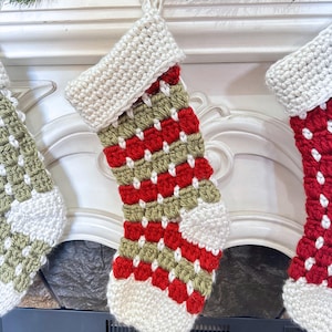 Chunky crochet Christmas stocking made with super bulky yarn for a cozy farmhouse holiday look. Features thick textured stitches and a wide hanging loop for easy display on mantels or stair rails. Shown in neutral tones for rustic, modern Christmas decor. Quick and easy PDF crochet pattern perfect for beginners and experienced makers. A timeless handmade stocking for festive home décor or thoughtful holiday gifting.
