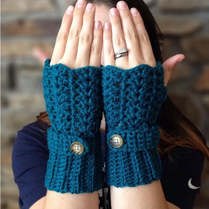 29 Victorian Fingerless Gloves Crochet Patterns to Add Elegant, Vintage Flair 10 Lacey Crochet Fingerless Gloves