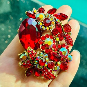 LAXPICOL Women’s Sparkly Crystal Flower Brooch – Big Statement Pin For Dresses, Hats & Shawls