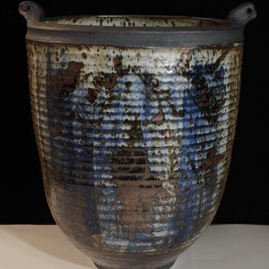 Vivika and Otto Heino Bird Pot: Mid-Century Ojai Calif Studio Pottery (14x12 in)