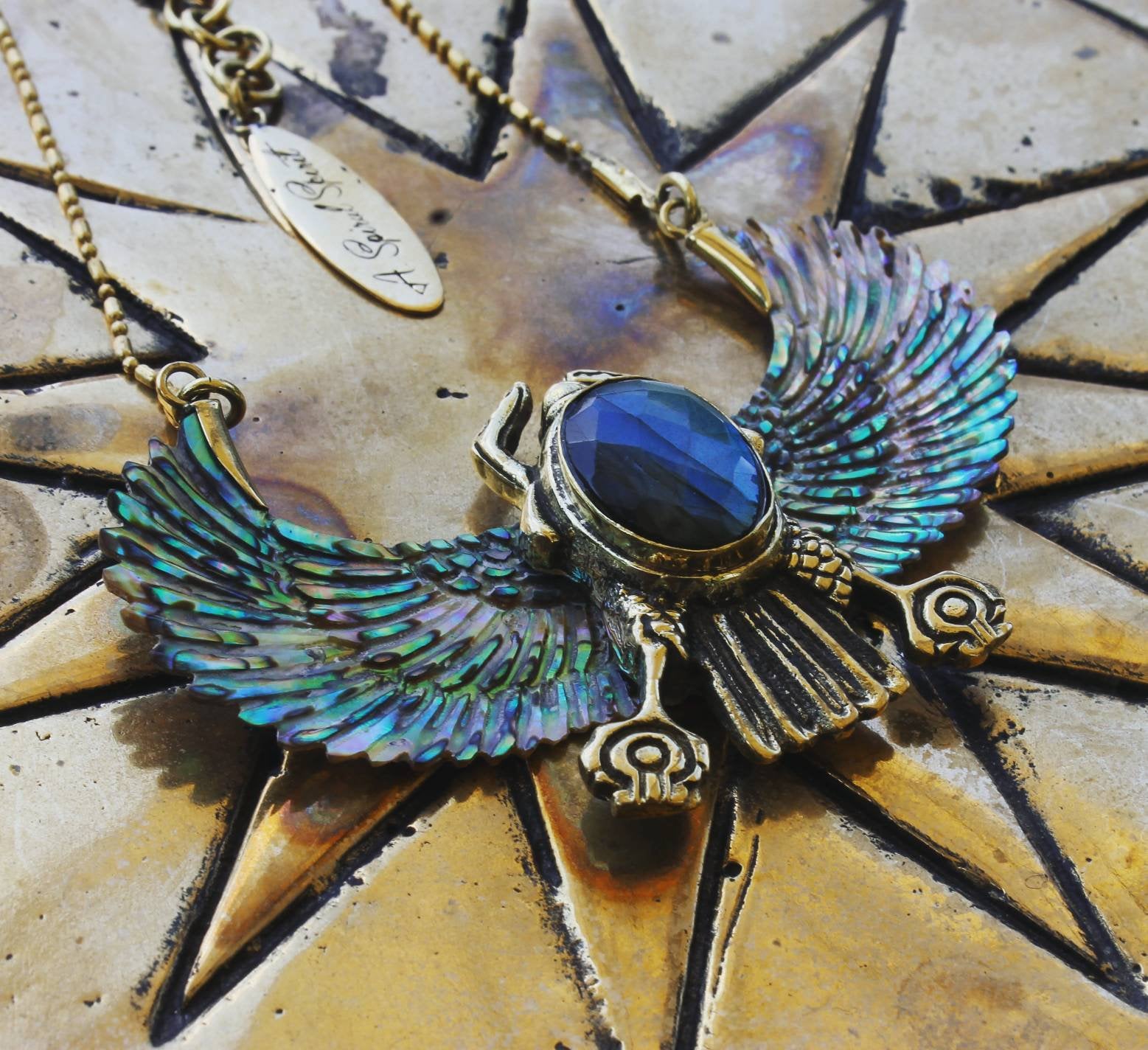 KHEPRI RISING アワビ貝のネックレス、エジプトのスカラベジュエリー