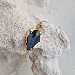 Obsidian Arrow head pendant, black stone Indian arrow head, natural jewelry, handmade jewelry, blade, bohemian, archeologic 24k gold plated