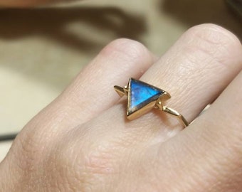 TRIANGLE Labradorite Ring, gemstone, Triangle ring, geometric minimal ring, boho, gift women, handmade jewelry, Moonstone