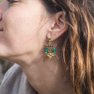 TAIRONA NATIVE malachite earrings, brass earrings, Precolumbian style, hammered earrings, texturized brass, tribal jewelry, ethnic, handmade