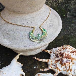 GODDESS ISIS pendant, abalone jewelry, egyptian jewelry, abalone isis, healing jewelry, goddess jewelry, Isis necklace, carved isis imagen 7