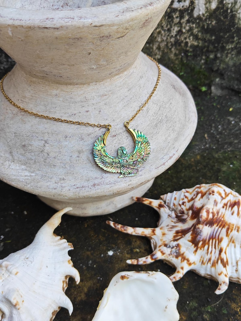 GODDESS ISIS pendant, abalone jewelry, egyptian jewelry, abalone isis, healing jewelry, goddess jewelry, Isis necklace, carved isis imagen 7