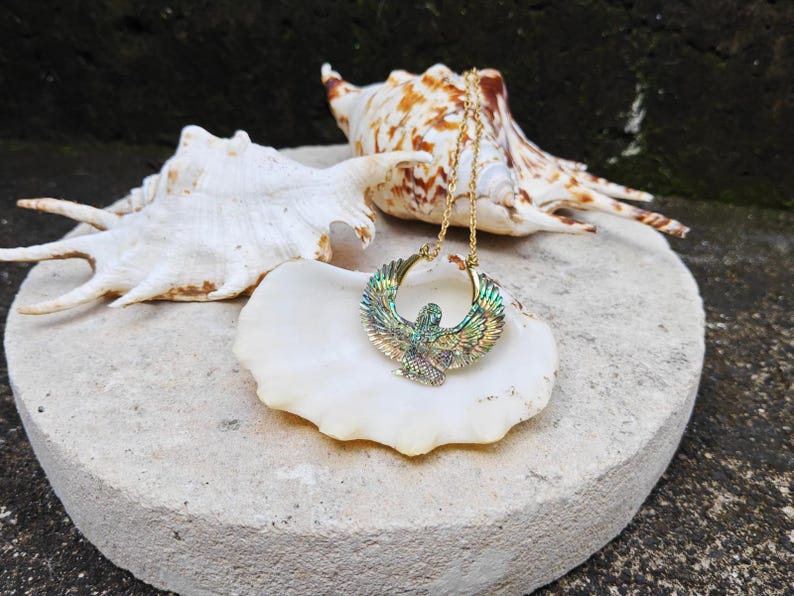 GODDESS ISIS pendant, abalone jewelry, egyptian jewelry, abalone isis, healing jewelry, goddess jewelry, Isis necklace, carved isis imagen 6