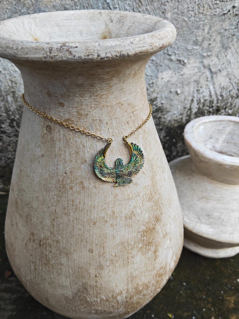GODDESS ISIS pendant, abalone jewelry, egyptian jewelry, abalone isis, healing jewelry, goddess jewelry, Isis necklace, carved isis imagen 9