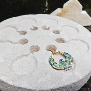 GODDESS ISIS pendant, abalone jewelry, egyptian jewelry, abalone isis, healing jewelry, goddess jewelry, Isis necklace, carved isis imagen 10