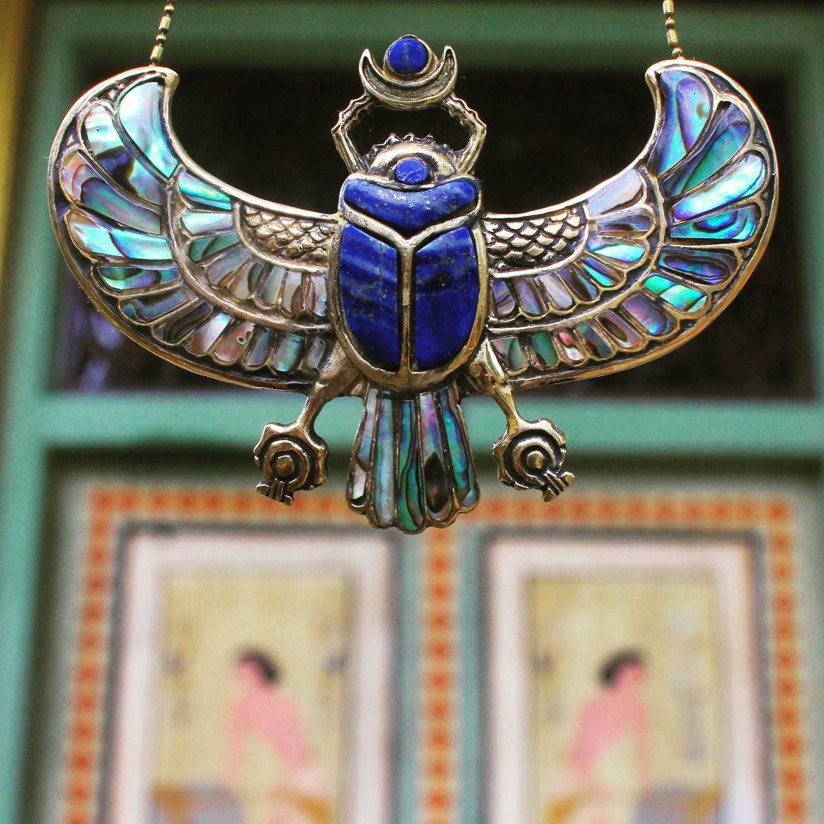 Scarabée égyptien En Lapis-Lazuli, Turquoise Et Corail - Œil D'Horus, 4,1 Cm - Neuf Avec étiquettes