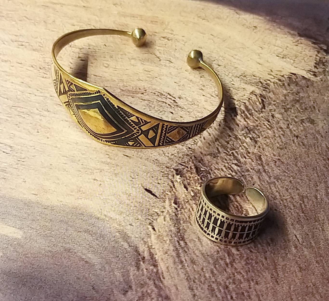 TUAREG inspired set of bracelet and adjustable ring, ethnic, bangle, tribal jewelry, brass, wrist bracelet, engraved, desert jewels,boho - Etsy España TUAREG inspired set of bracelet and adjustable ring, ethnic, bangle, tribal jewelry, brass, wrist bracelet, engraved, desert jewels,boho - Etsy España