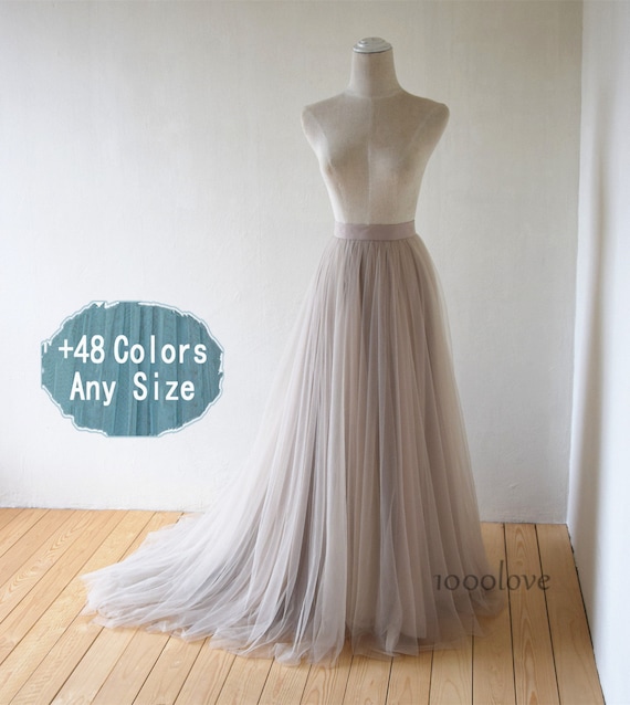 Abito lungo a bustier in tulle con volants
