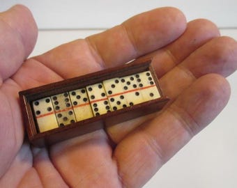 Gioco Di Domino In Miniatura 1:12 Per Casa Delle Bambole - Tavolo E Set Completo