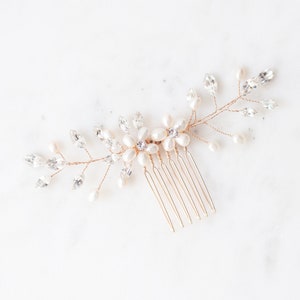 Peigne à cheveux mariage perles et cristaux : accessoire de mariée floral