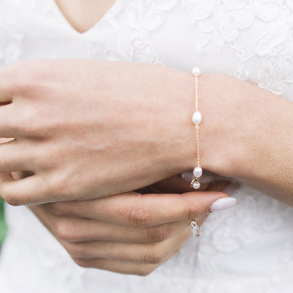 Dainty Pearl Bracelet • Freshwater Pearl Bracelet • Pearl Bracelet Wedding • Delicate Pearl Bracelet