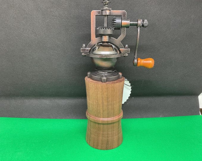 Black Walnut Wood Antique Style Pepper Grinder