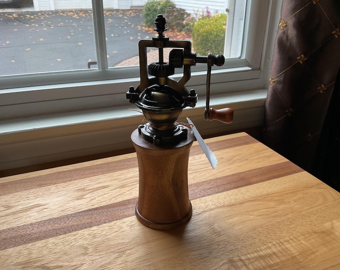 Black Walnut Wood Antique Style Pepper Grinder