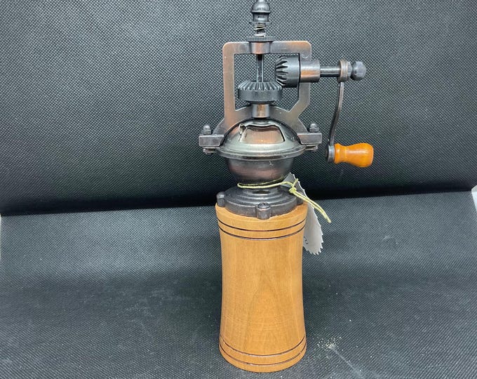 Cherry Wood Antique Style Pepper Grinder