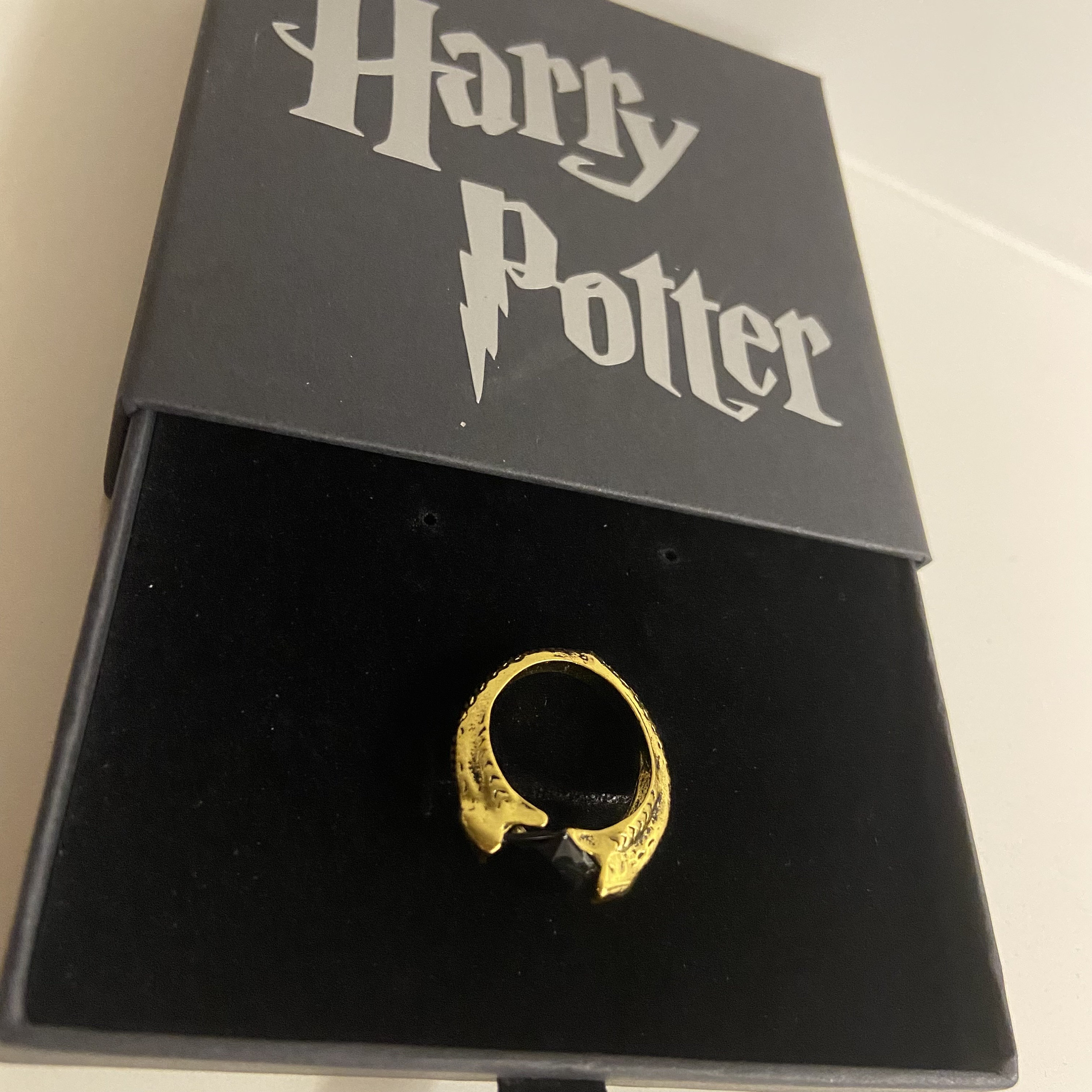 Harry Potter als Ring: Der goldene Schnatz ist perfekt für die Verlobung
