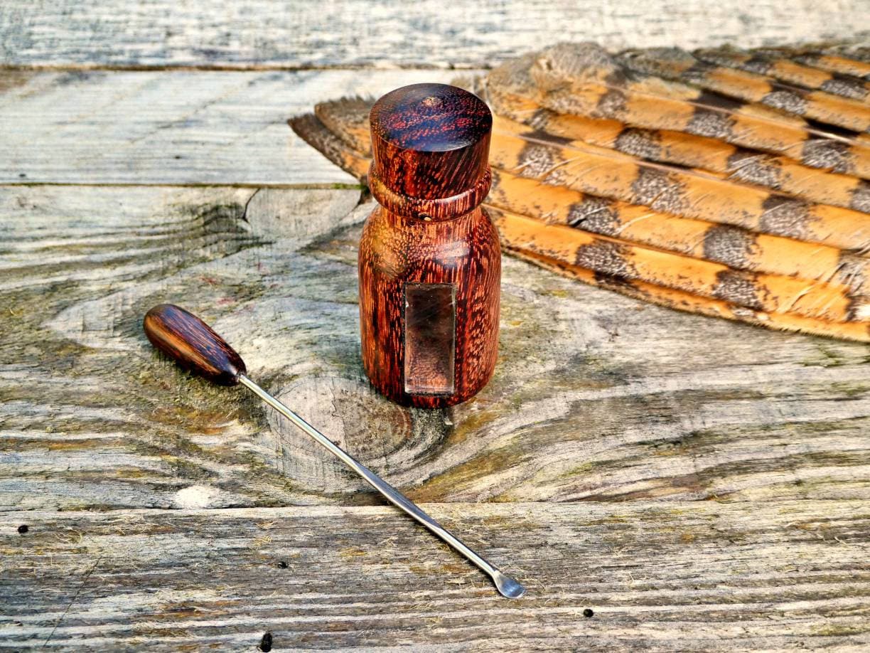 Vintage Petrified Wood Hardstone Snuff Bottle – Three Friends Studio Art  and Antiques