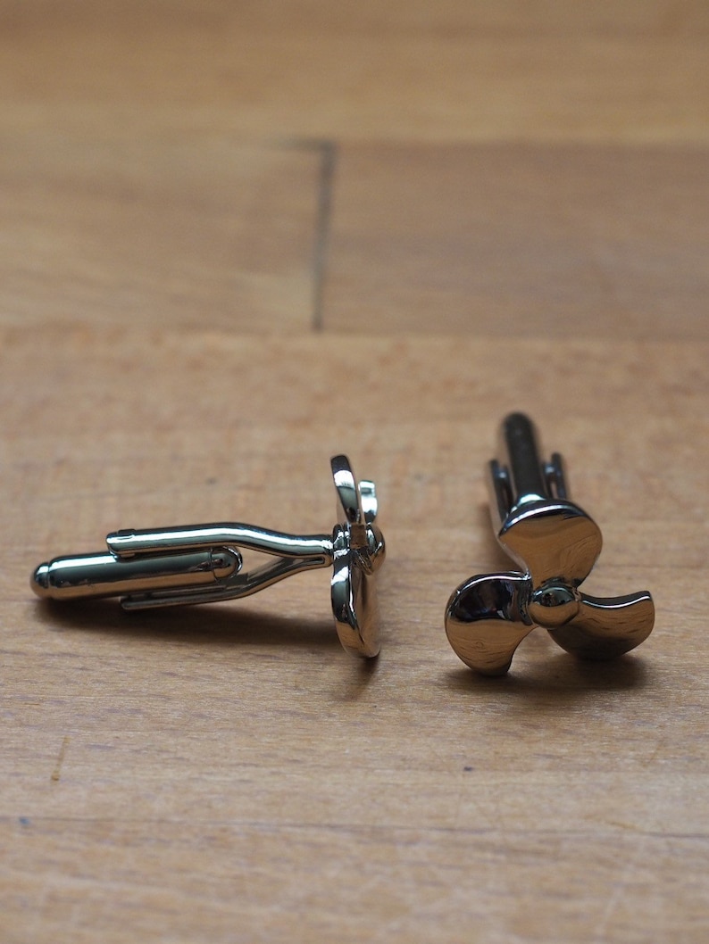 Propeller cufflinks