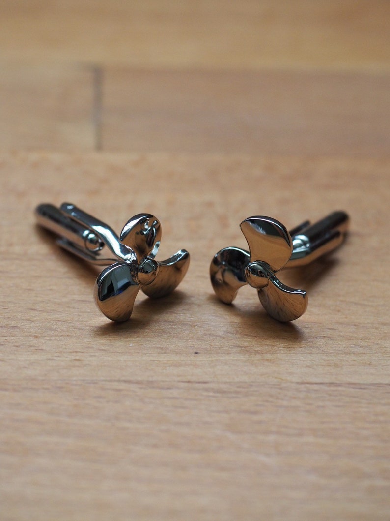 Propeller cufflinks