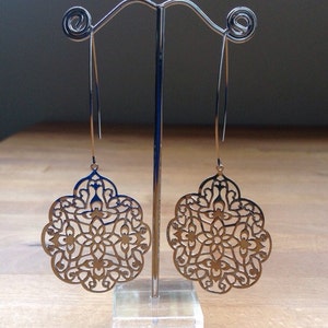 Glossy silver gothic filigree earrings