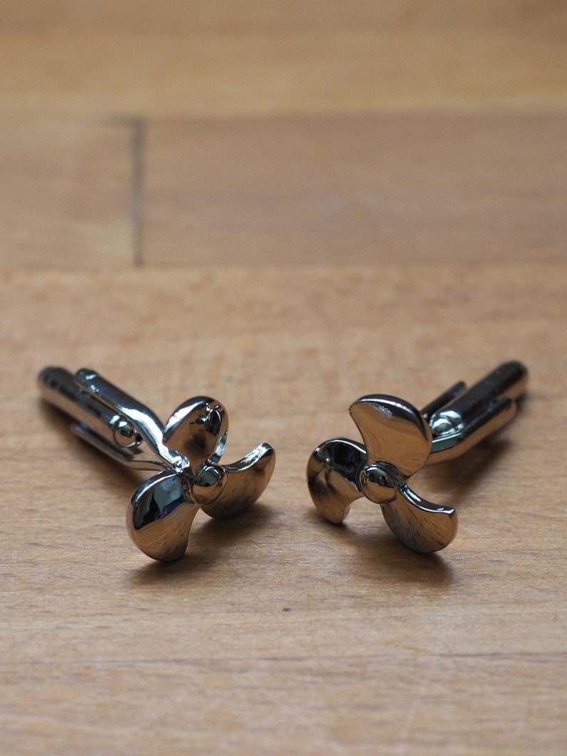 Propeller cufflinks