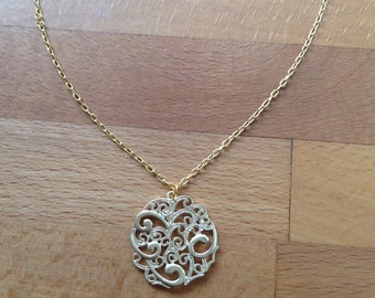 Matte gold filigree round pendant necklace
